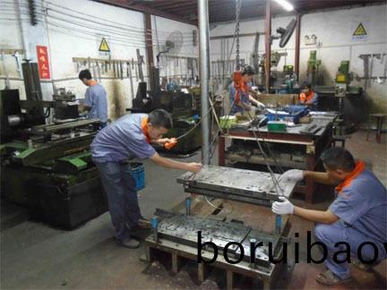 塑(su)膠(jiao)註(zhu)塑糢具擺桿(gan)先(xian)復(fu)位(wei)機(ji)構(gòu)