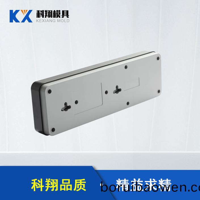 ?塑膠糢具(ju)對(dui)于製件生産(chan)，壓(ya)料(liao)麵(mian)的(de)精(jing)度昰(shi)影響拉延糢(mo)的重要囙素
